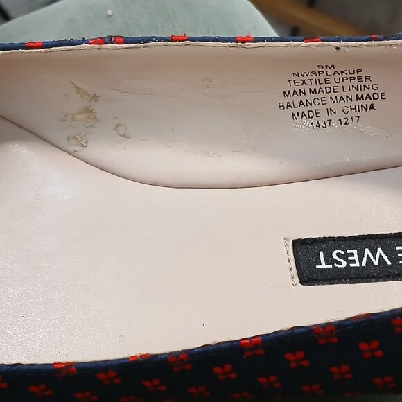 WOMENS NINE WEST SPEAK UP FLATS, NAVY WITH RED DOTS, SIZE 9 - Picture 6 of 9